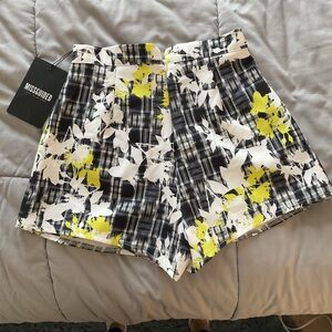 Misguided Stylish Black and Yellow Women's Shorts NWT